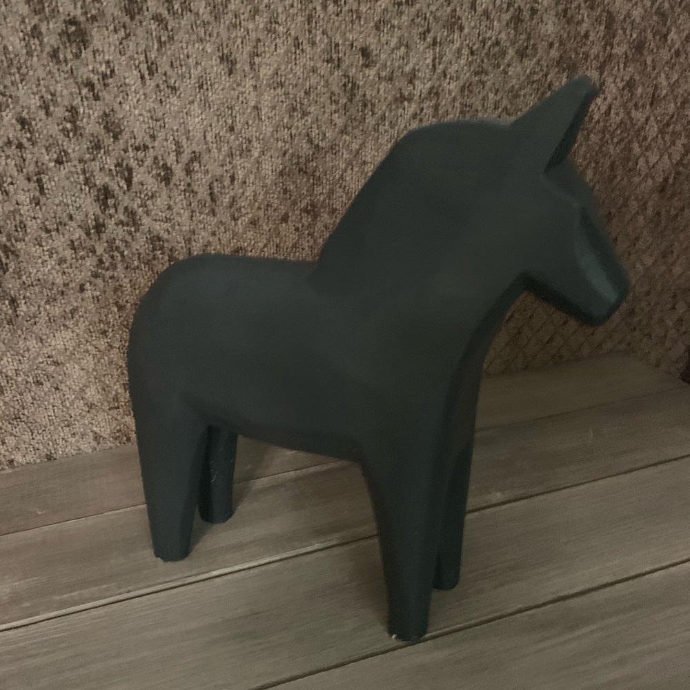 “Off To The Races” Dala Horse